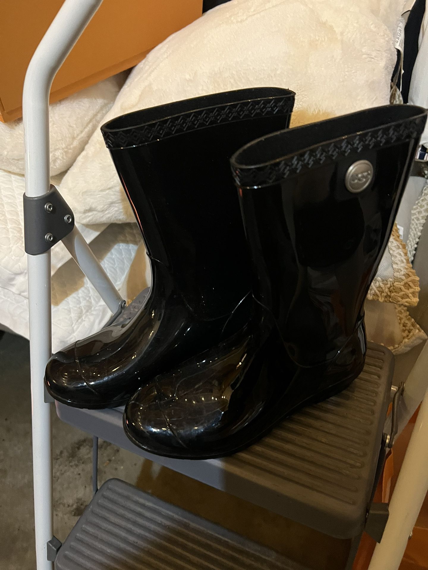 UGG Rain Boots Size 6