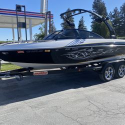 2006 Wakesetter XTI Wakeboard Boat
