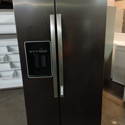 Refrigerator Whirlpool Everything Is And Excellent Condition 3 Months Warranty Delivery And Install 