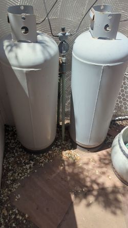 100 lb gas tanks