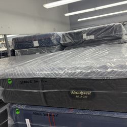 KING SIZE SIMMONS BEAUTYREST BLACK SERIES 1 (EXTRA-FIRM) MATTRESS & BOX SPRINGS BED SET