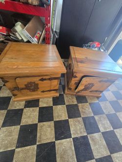 2 vintage end tables