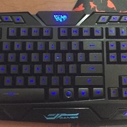 Wireo M200 Tricolor Backlick Keyboard