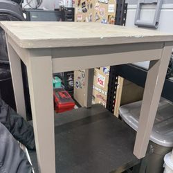 2 End Tables 