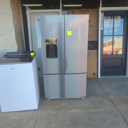 Whirlpool Refrigerator New With Manufacturers Warranty $1299