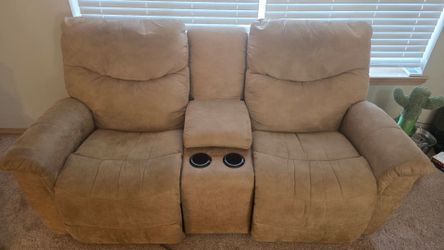 Reclining Loveseat with Center Console