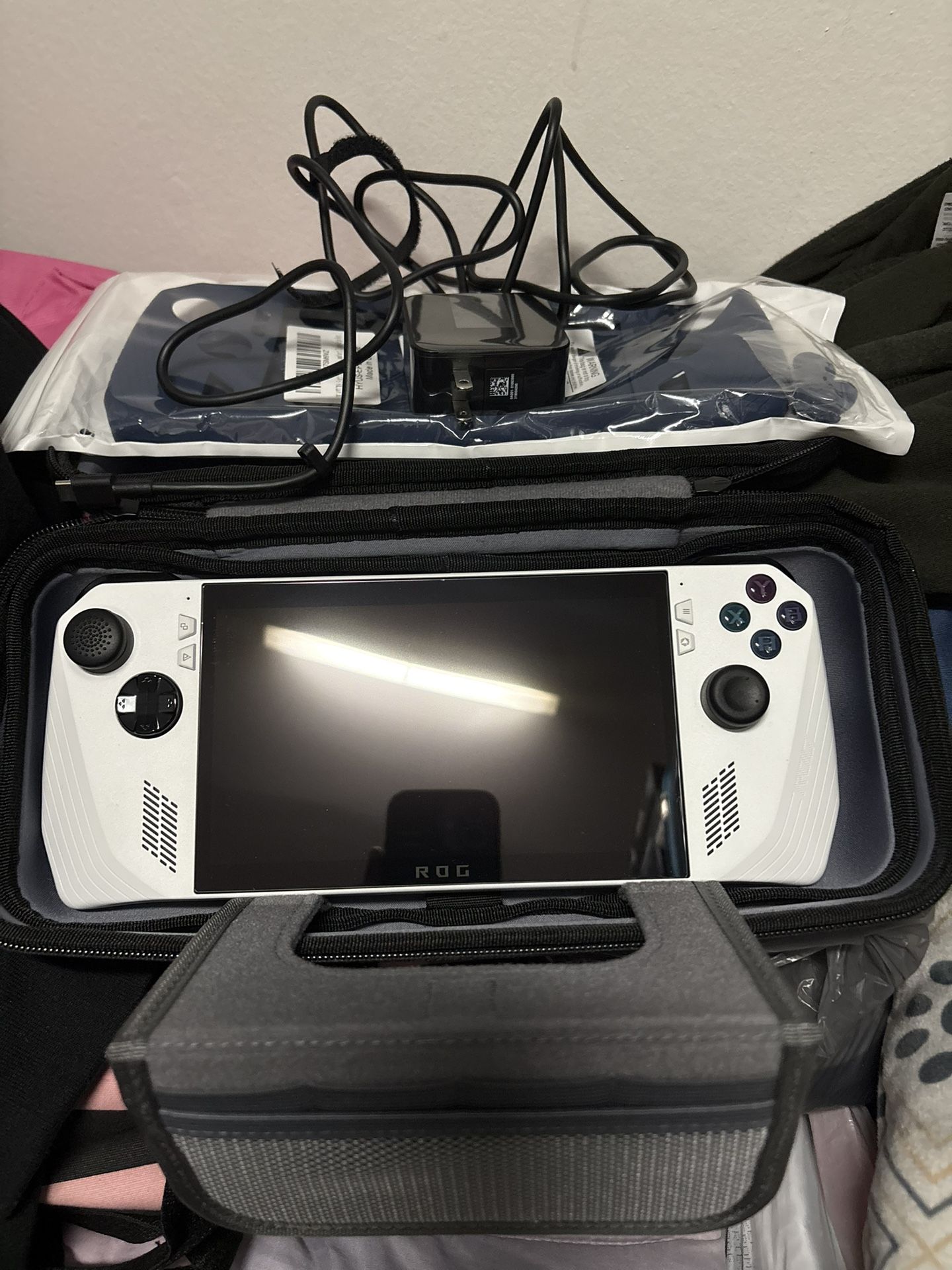 Rog Ally 7 Inch 120 HZ Gaming System