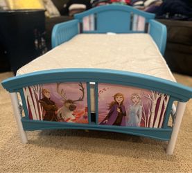 Frozen toddler bed with mattress