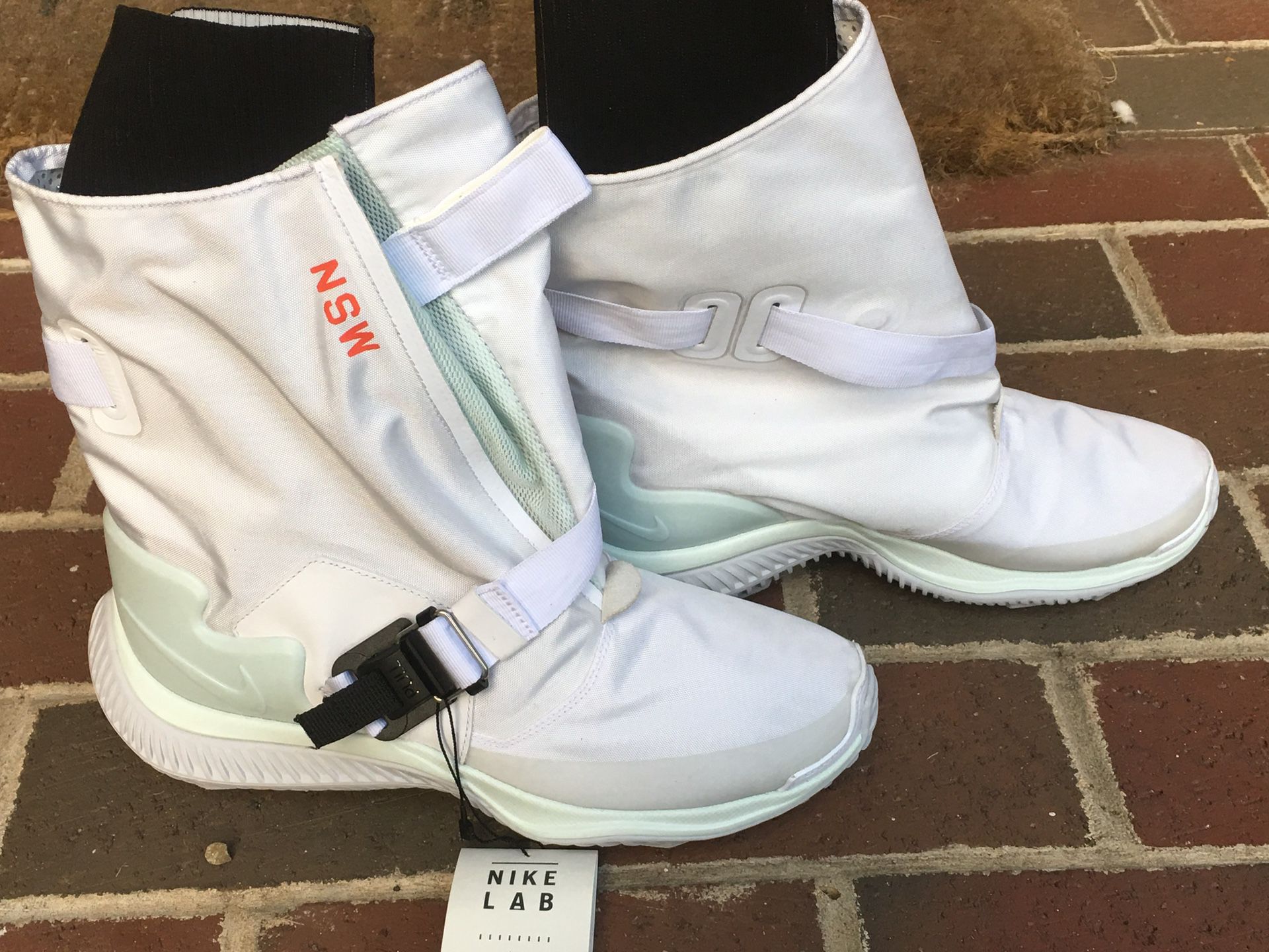 New! Ladies Nike Gaiter sky boots white ( new with tags) $250 retail