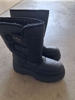 Women's snowboots size 7