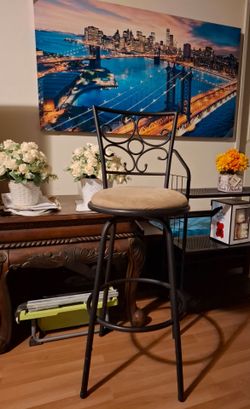 BEAUTIFUL METAL STOOL