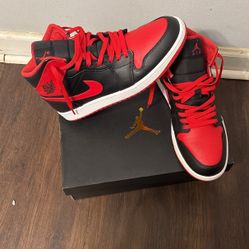 Jordan 1 Mids