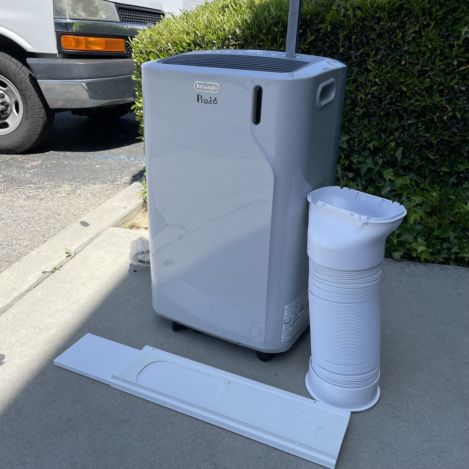 DeLonghi 12000 BTU Portable Air Conditioner Cools Up To 500sq Ft