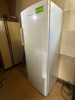 Hamilton Beach Garage-Ready Upright Freezer