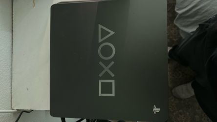PS4 slim storage:1t.  + 3 controllers