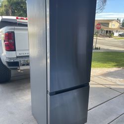 INSIGNA Refrigerator 