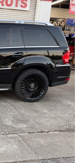 Mercedes Gls gl Gle 22” new amg blk rims with tires plus floating rims set. All new sample pic on customer car we did