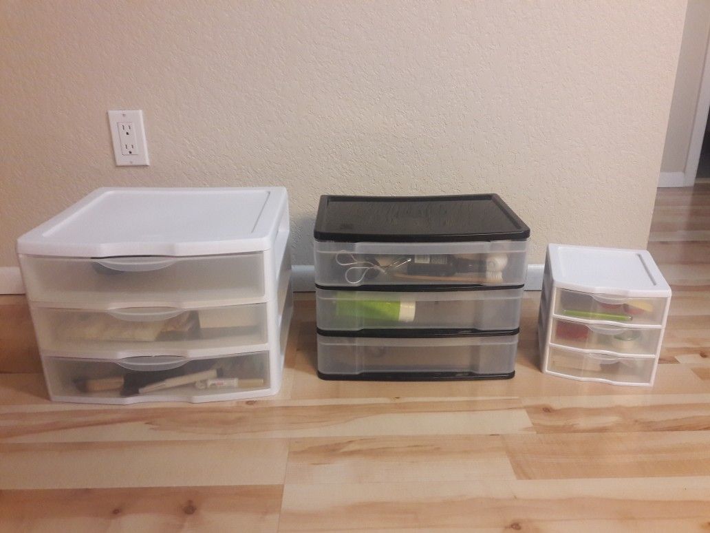 3 three-drawer storage containers