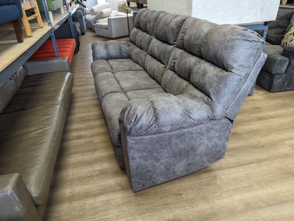 Free Delivery! Grey Microsuede Recliner Couch 