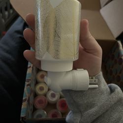 Scentsy Ceramic Warmer And 12 Different Wax Melts 