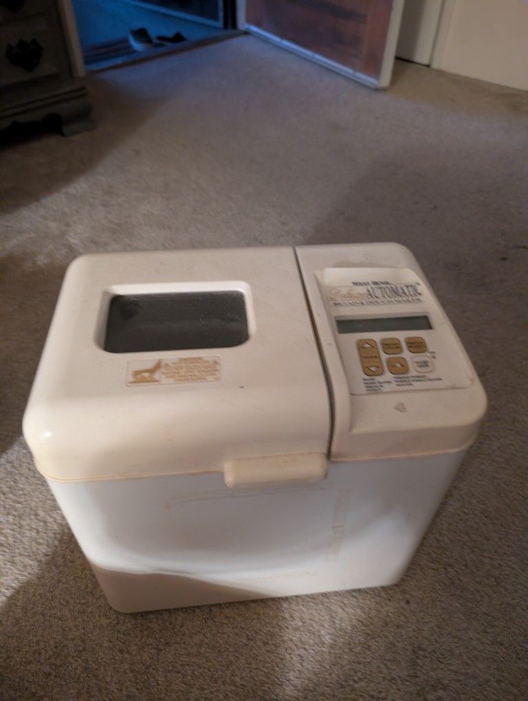 West Bend Bread And Dough Maker 