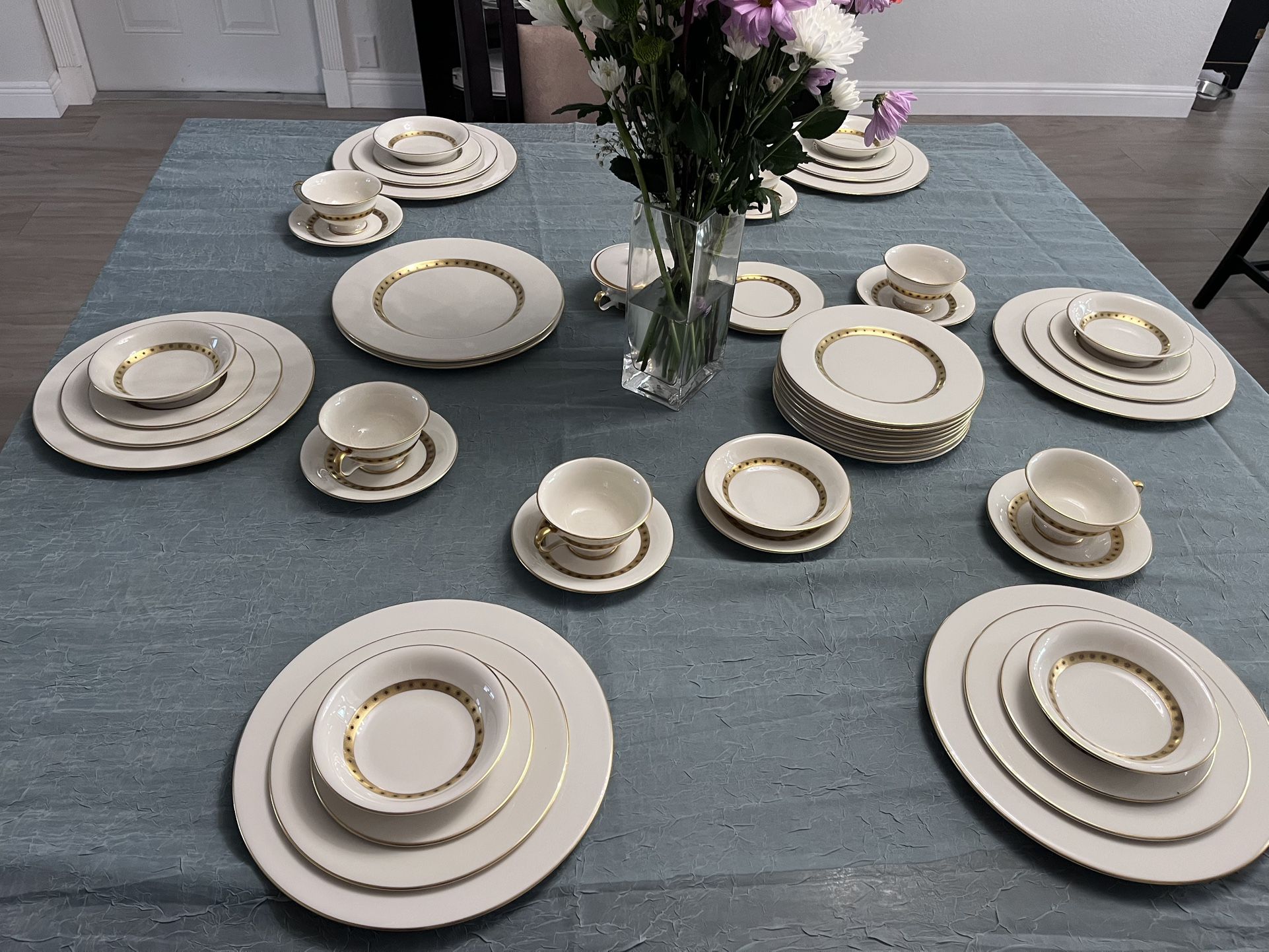 Castleon Fine China Set