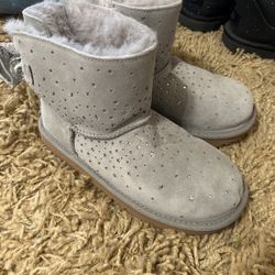 Kids Uggs Size 4 New!
