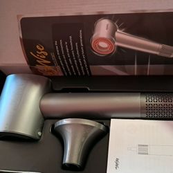 WizWise X WonderFactory Hair Dryer w Attachments