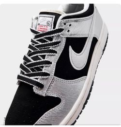 Kid sneaker size 4