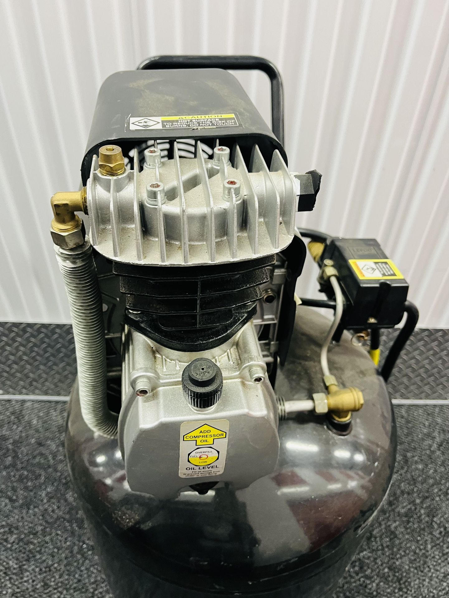 Air Compressor: Central Pneumatic Model 67847 2.5HP 21 Gal.