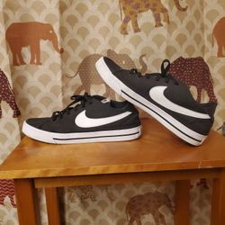 #17 Men's Nike Shoe