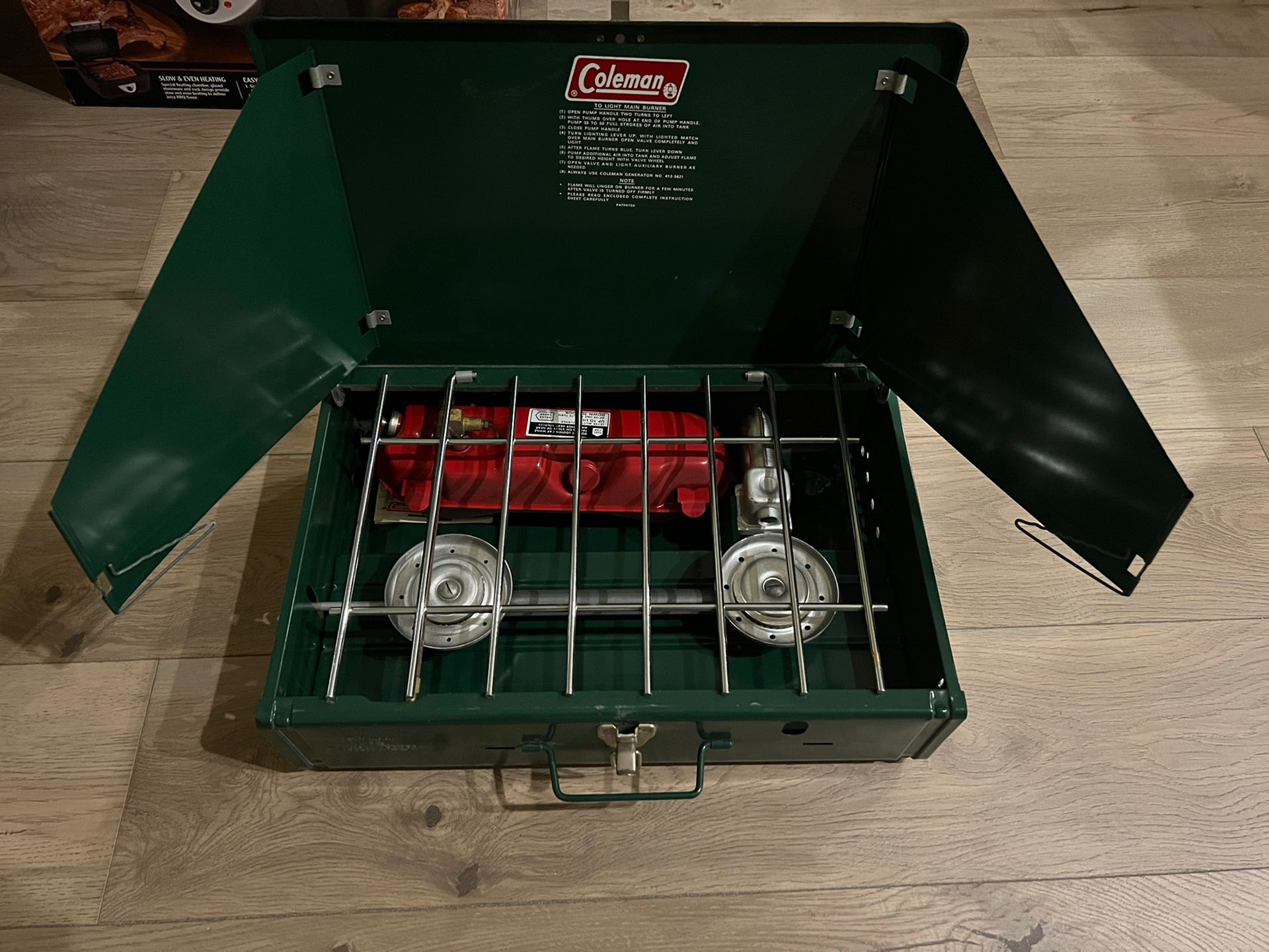 Vintage Coleman Stove 425e