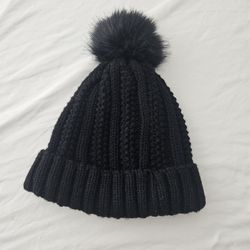 Black Beanie with Faux Fur Pom – One Size Fits Most