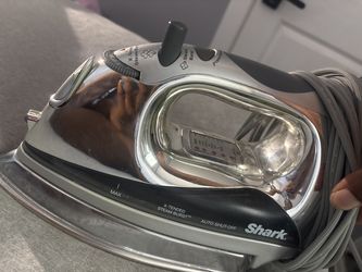 Shark Steaming Iron