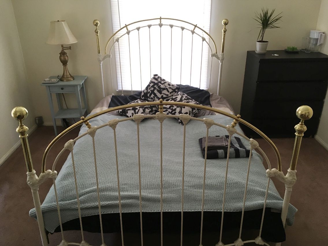 Queen bed frame - 45$