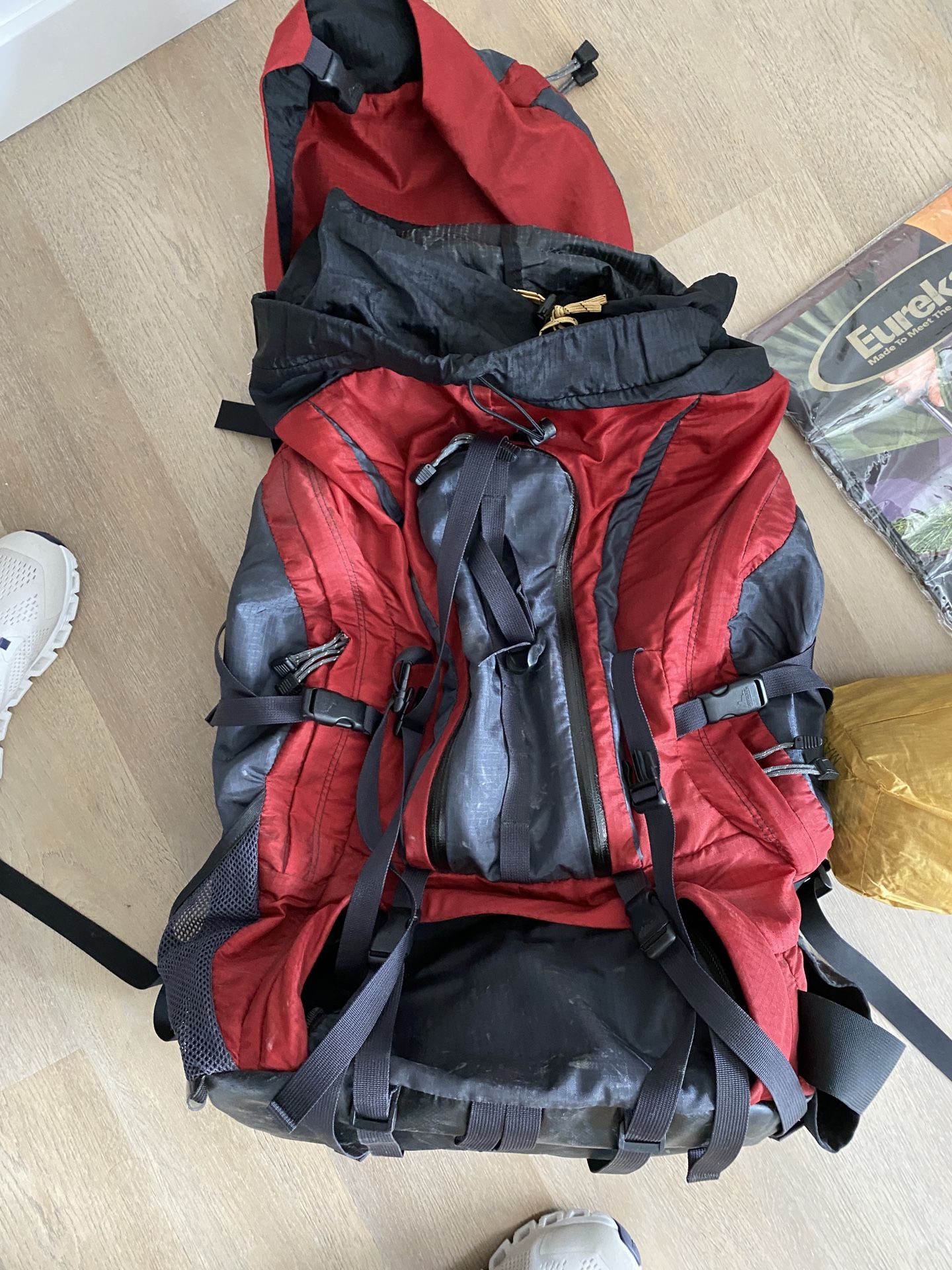 Gregory Deva 60 women’s medium backpack
