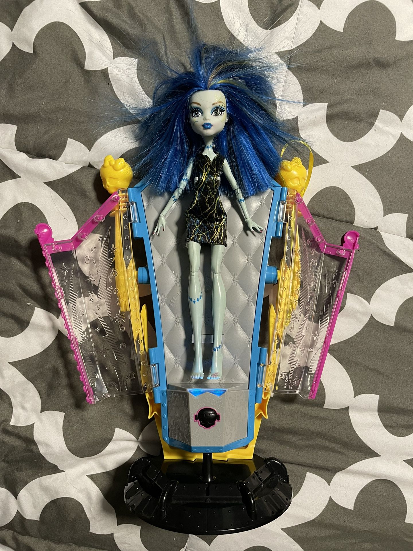 Monster High Frankie Stein Freaky Fusion Recharge Chamber