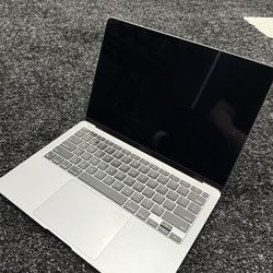Macbook air  13.3 M1