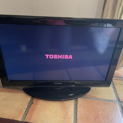 Toshiba Flat TV 32” - Works- No Remote 