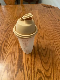 Tupperware  Quick Shaker / Mixer