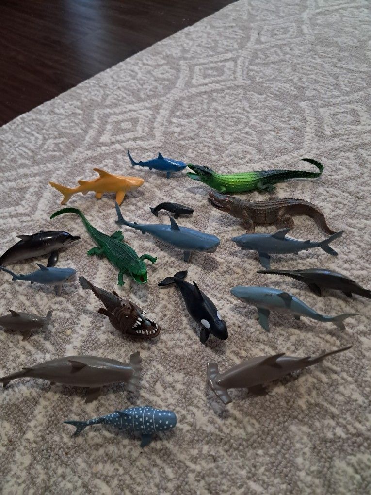 PLASTIC ANIMALS