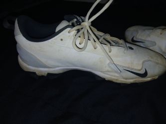 Baseball cleats