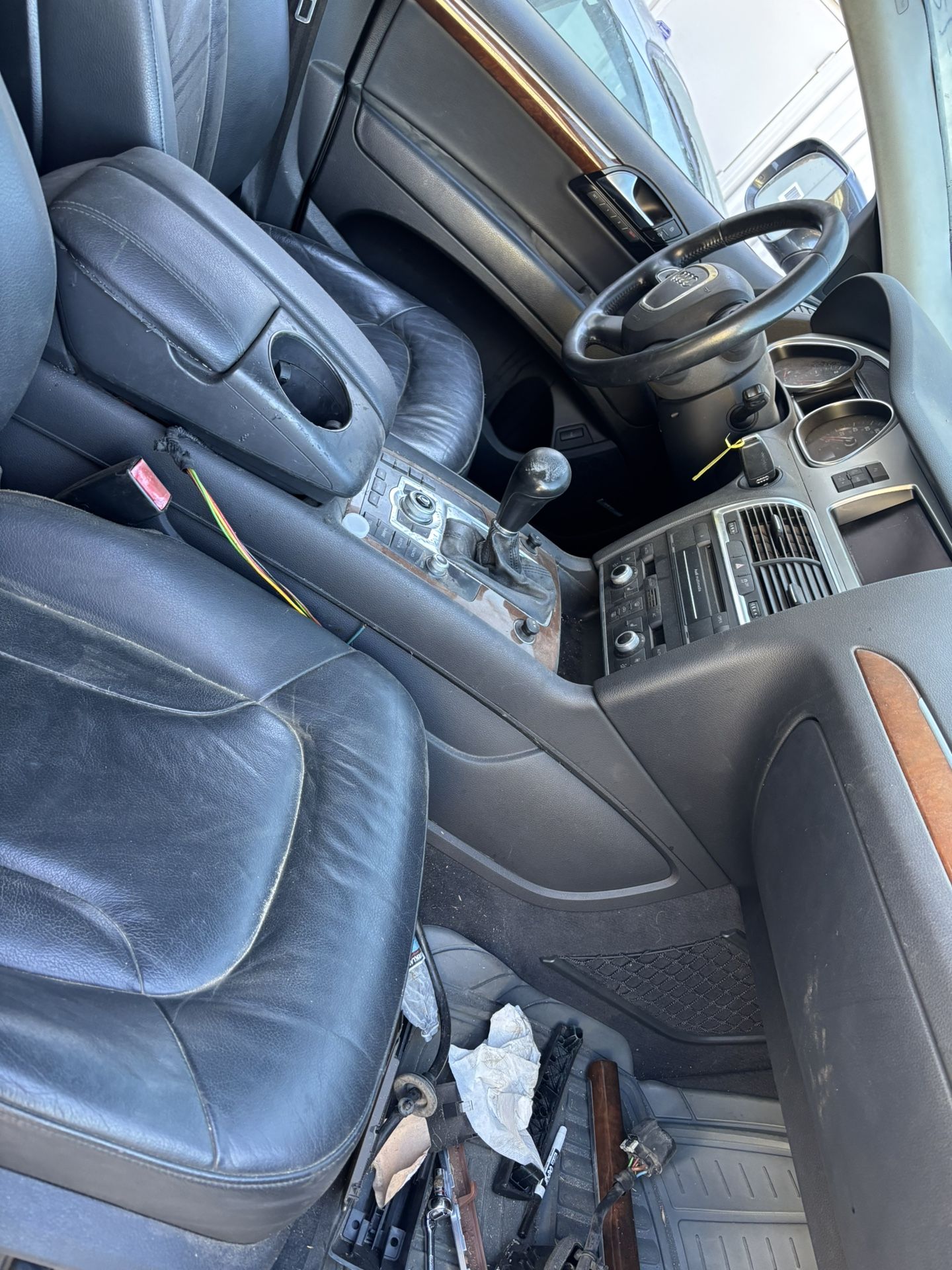 2011 Audi Q7 TDI - BLACK INTERIOR AVAILABLE- PARTS