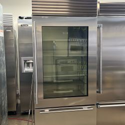 SUB ZERO 36”WIDE BUILT IN GLASS VIEW BOTTOM FREEZER 
