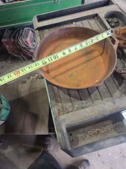 Lodge 12" cast iron pan
