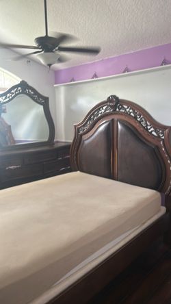 Queen bed set with mattress