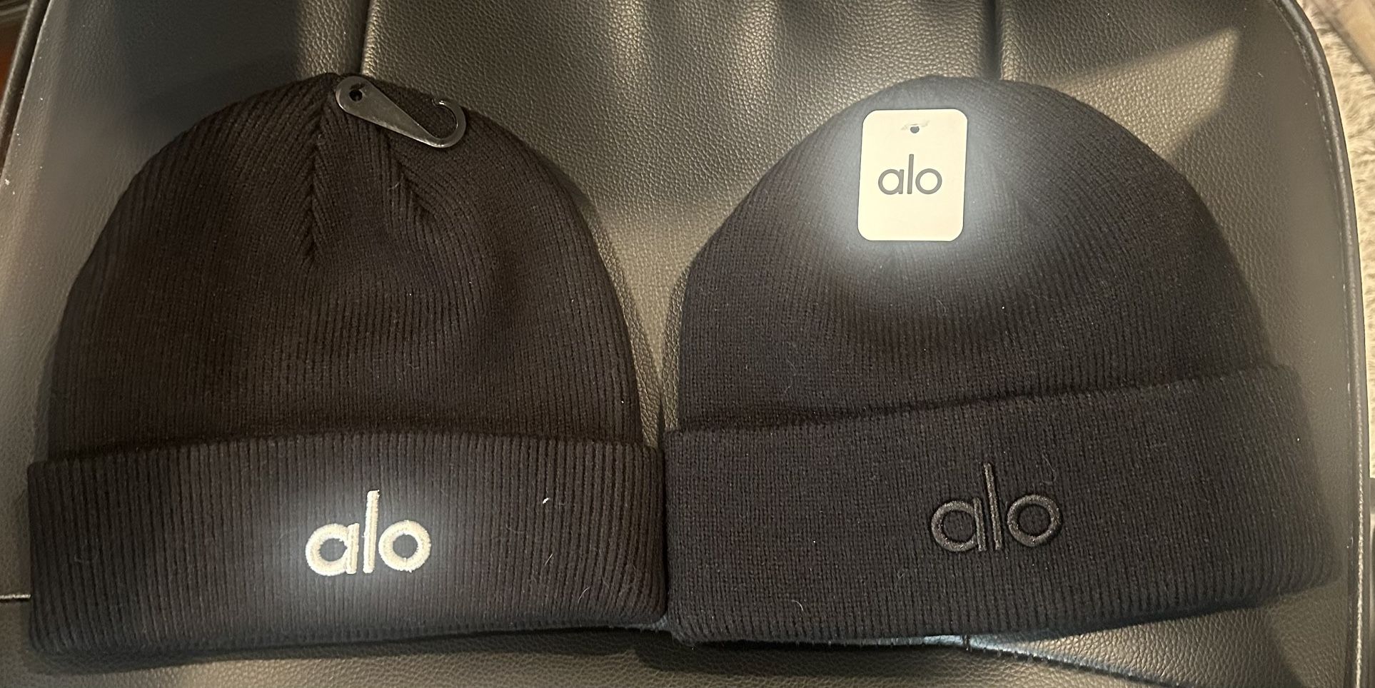 ALO YOGO BLACK BEANIE