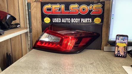 18 21 Honda Clarity RH Tail light OEM.