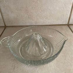 Glass ribbed juicer