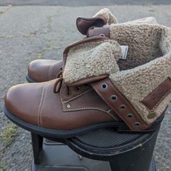 NEW WOMANS BOOTS Size9